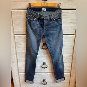 Hudson jeans. Size 25. Small hole on back right pocket.